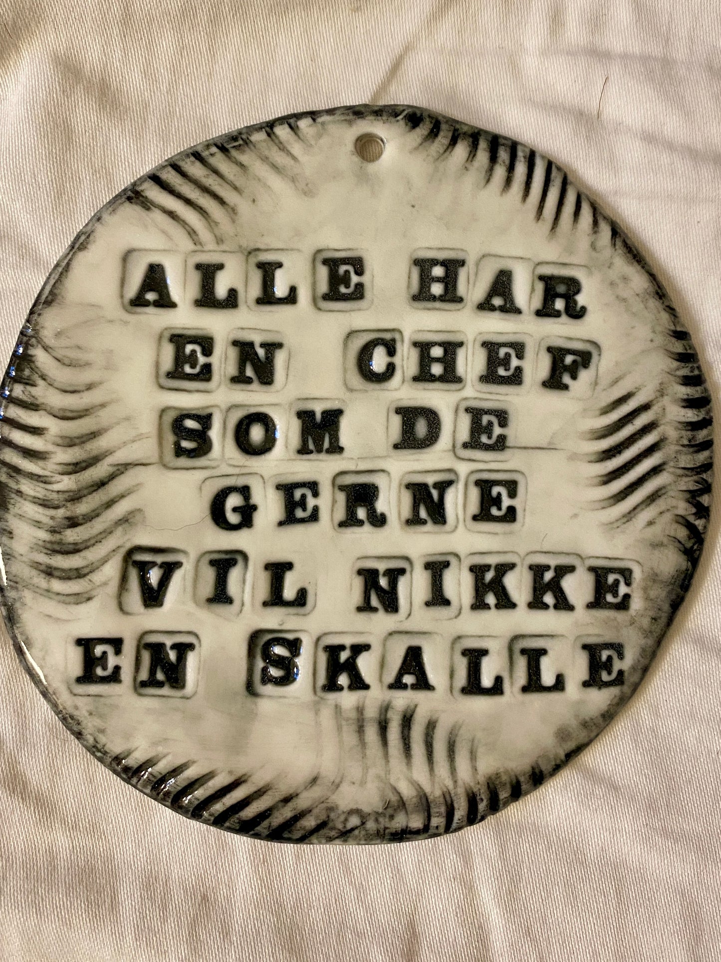 Skål og skilt 4. og 18. feb