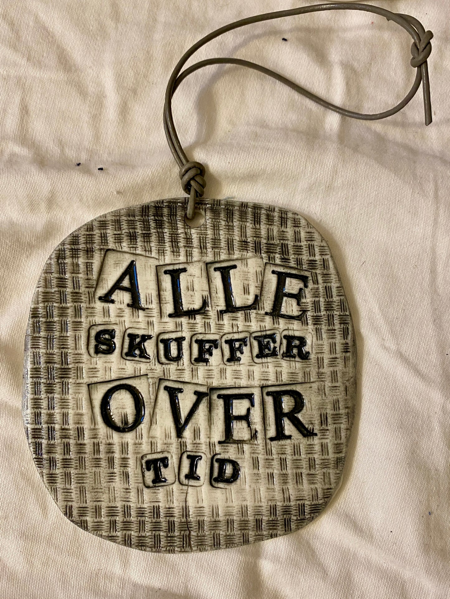 Skål og skilt 4. og 18. feb